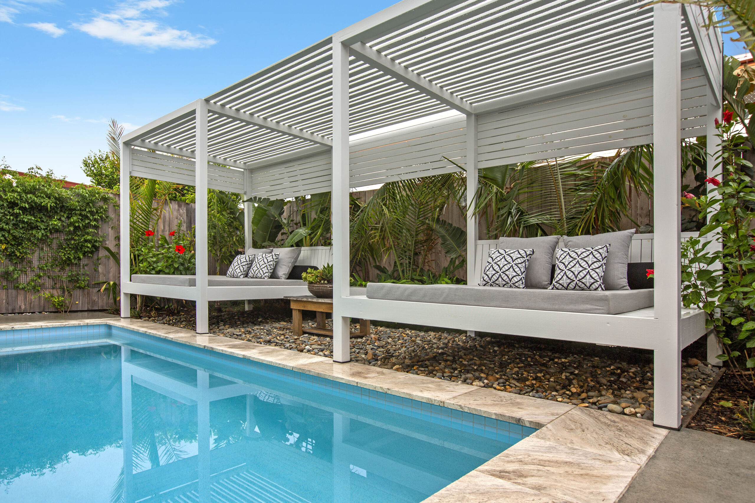 Choosing the Perfect Day Bed for Your Gazebo